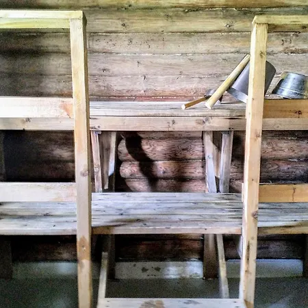 Naantalissa Idyllinen, Pieni Merenrantamoekki Chalet *