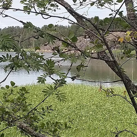 Naantalissa Idyllinen, Pieni Merenrantamoekki Chalet