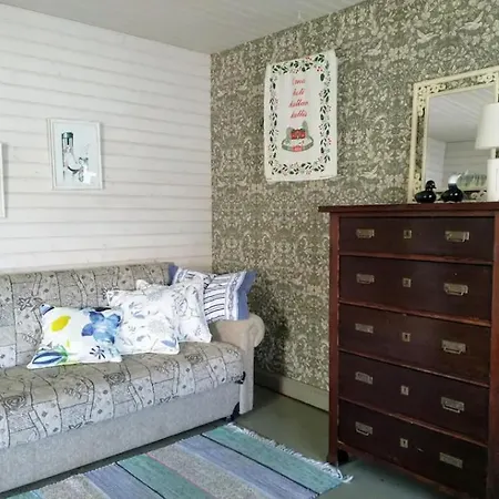 Naantalissa Idyllinen, Pieni Merenrantamoekki בקתה